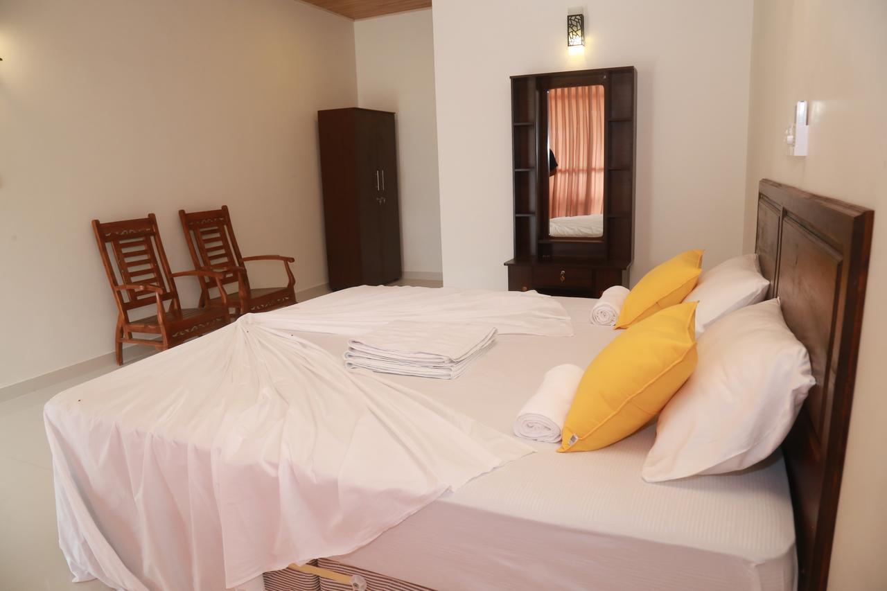 Serene Beach Hotel ดิคเวลลา ภายนอก รูปภาพ