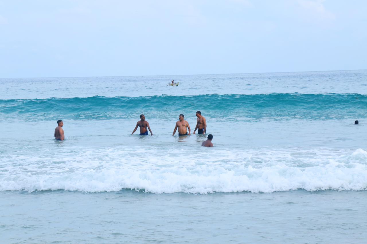 Serene Beach Hotel ดิคเวลลา ภายนอก รูปภาพ