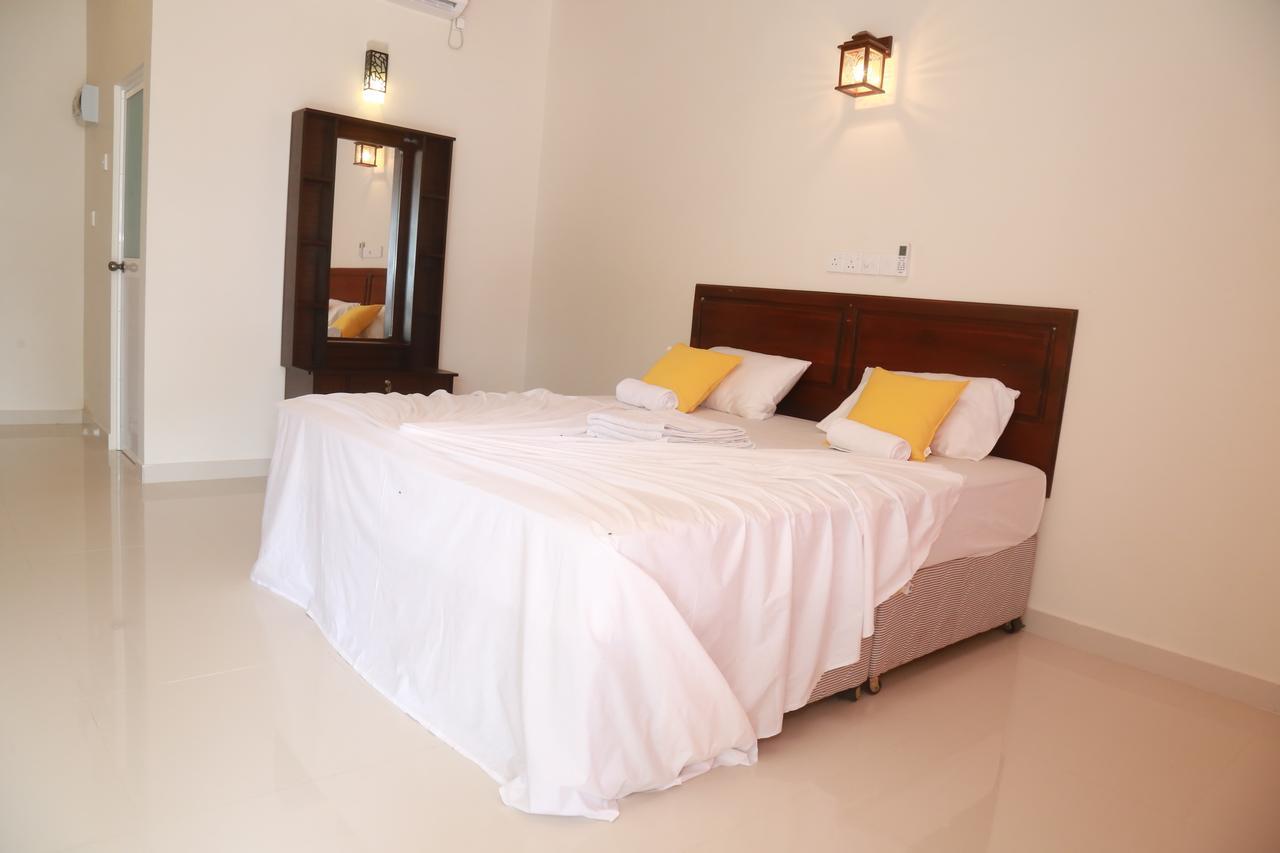 Serene Beach Hotel ดิคเวลลา ภายนอก รูปภาพ