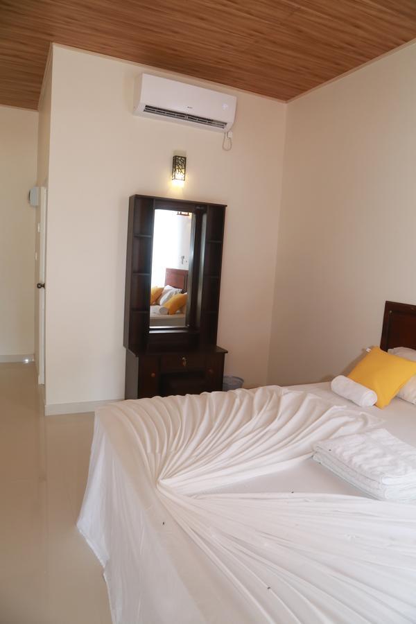 Serene Beach Hotel ดิคเวลลา ภายนอก รูปภาพ